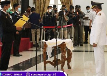 Gubernur Sumbar Resmi Lantik Bupati Tanah Datar Sisa Masa Jabatan 2016-2021