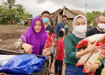 Anggota DPD RI dr Jihan Bantu Korban Banjir Tanggamus Lampung