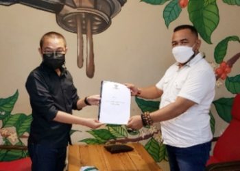 Informan Ahli Musfi Yendra Kembalikan Kuisioner IKIP ke KI Sumbar