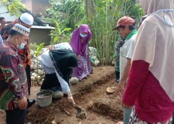 Peduli Pendidikan, Nevi Zuairina Letakkan Batu Pertama Sekolah Dhuafa di Pasbar