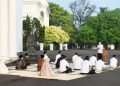 Presiden Jokowi dan Ibu Negara Salat Idul Fitri di Halaman Istana Kepresidenan Bogor