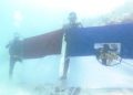 Sang Merah Putih dan Bendera KNPI Berkibar di Bawah Laut Mentawai