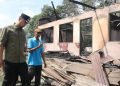 Tinjau Langsung, Bupati Sijunjung Bantu Korban Kebakaran di Bukit Bual