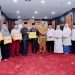 Harumkan Nama Sijunjung, Bupati Benny Serahkan Bonus untuk Qori/Qoriah MTQN ke XXXIX Tingkat Sumbar