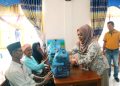 Ny Riri Benny Dwifa Serahkan Bantuan Pangan Pokok dan Sandang untuk Lansia dan Penyandang Disabilitas
