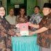 KUA Ranah Batahan Bagikan 100 Eksemplar Al-Qur’an Wakaf dari Calon Pengantin