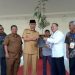 Kontingen Penas XVI Bangka Barat Beri Cinderamata Gubernur Sumbar Bibit Durian Unggul Klamunod