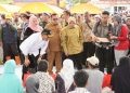 Presiden Jokowi Tak Jadi Datang ke Tanah Datar, Diwakili Menko PMK Muhadjir Serahkan Santunan dan Bantuan