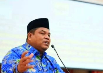 Suhatri Bur Bershalawat di Hadapan Para Santri