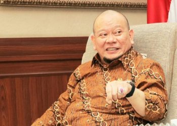 Telaah Kritis Beredarnya Foto-foto Calon Paket Pimpinan DPD RI Bersama Presiden Terpilih Prabowo Subianto di Sejumlah Grup WA