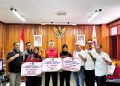 KONI Sumbar Serahkan Bonus Spontan Atlet Peraih Medali PON XXI Aceh-Sumut