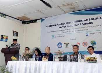 Peduli Pendidikan dan Almamater, DP ALA SMPN 2 Padang Adakan Pelatihan Deep Learning pada Guru-guru