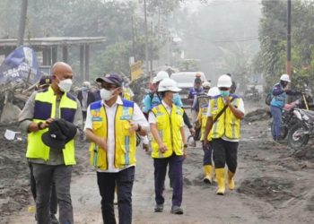Kementerian PU Respons Cepat Bencana Erupsi Gunung Semeru dengan Menurunkan Alat Berat