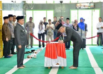 Bupati Agam Lantik 154 Pejabat Struktural dan Kepala Puskesmas di Masjid Agung Nurul Falah