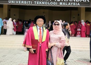 Tak Kenal Lelah Belajar, Elfi Datuk Tumanggung Sati Wisuda Doktor di Universitas Teknologi Malaysia (UTM)