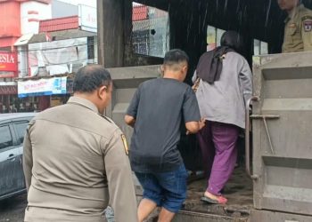 Tertipu Lowongan Kerja Bodong, Satu Keluarga Asal Jakarta Terlantar di Padang