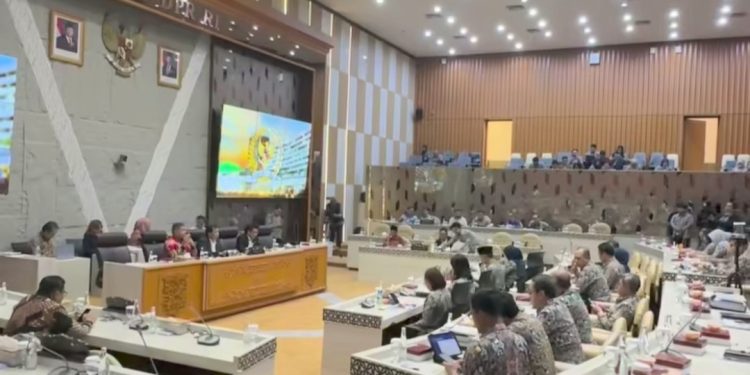 Raker dengan Komisi V DPR RI, Kementerian PU Tegaskan Komitmen Penguatan Tata Kelola Infrastruktur