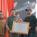 Kepala BNPB Serahkan Bantuan Dana Stimulan Rumah Rusak pada 126 KK di Tanah Datar
