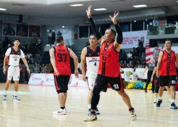 Dankodiklatad Letjen TNI Mohammad Hasan Ikut Main Basket di Turnamen Basket Piala Panglima TNI