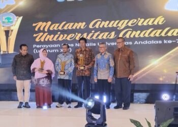 Dies Natalis ke-70 Unand: “Malam Anugerah Universitas Andalas” Berikan Penghargaan pada Alumni, Mantan Rektor dan Wartawan