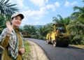 Dharmasraya di Tangan Bupati Annisa Terus Bergerak, Pengaspalan Jalan Pulau Punjung-Lubuk Bulang Dimulai